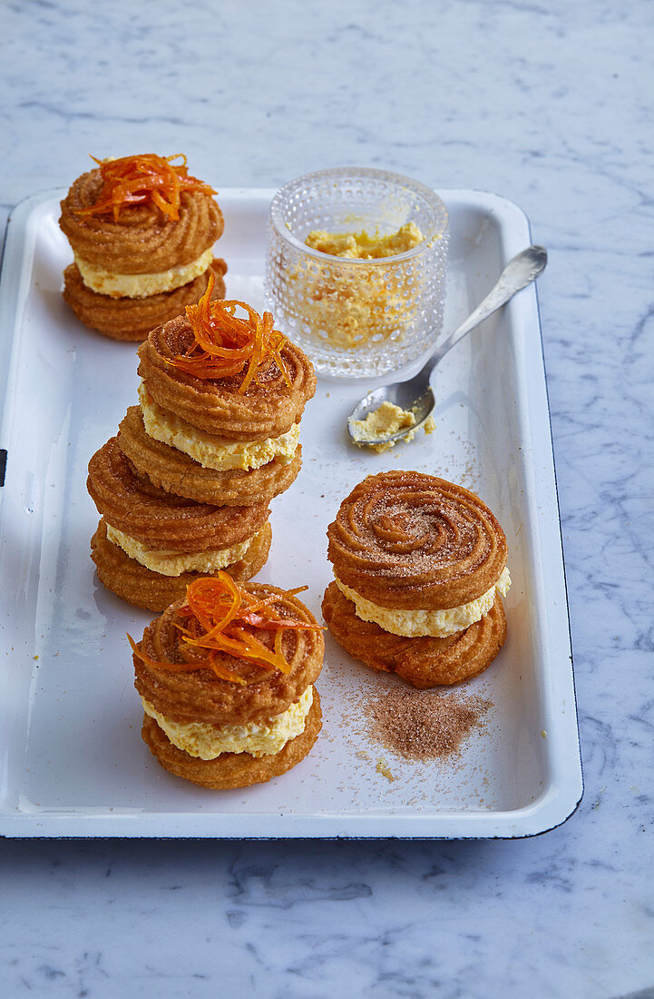 Zimt-Cookie-Sandwiches mit Orangeneis