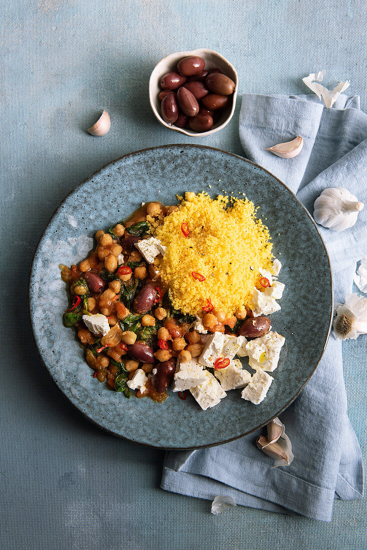 Kichererbsen-Spinat mit Feta und Mais-Couscous