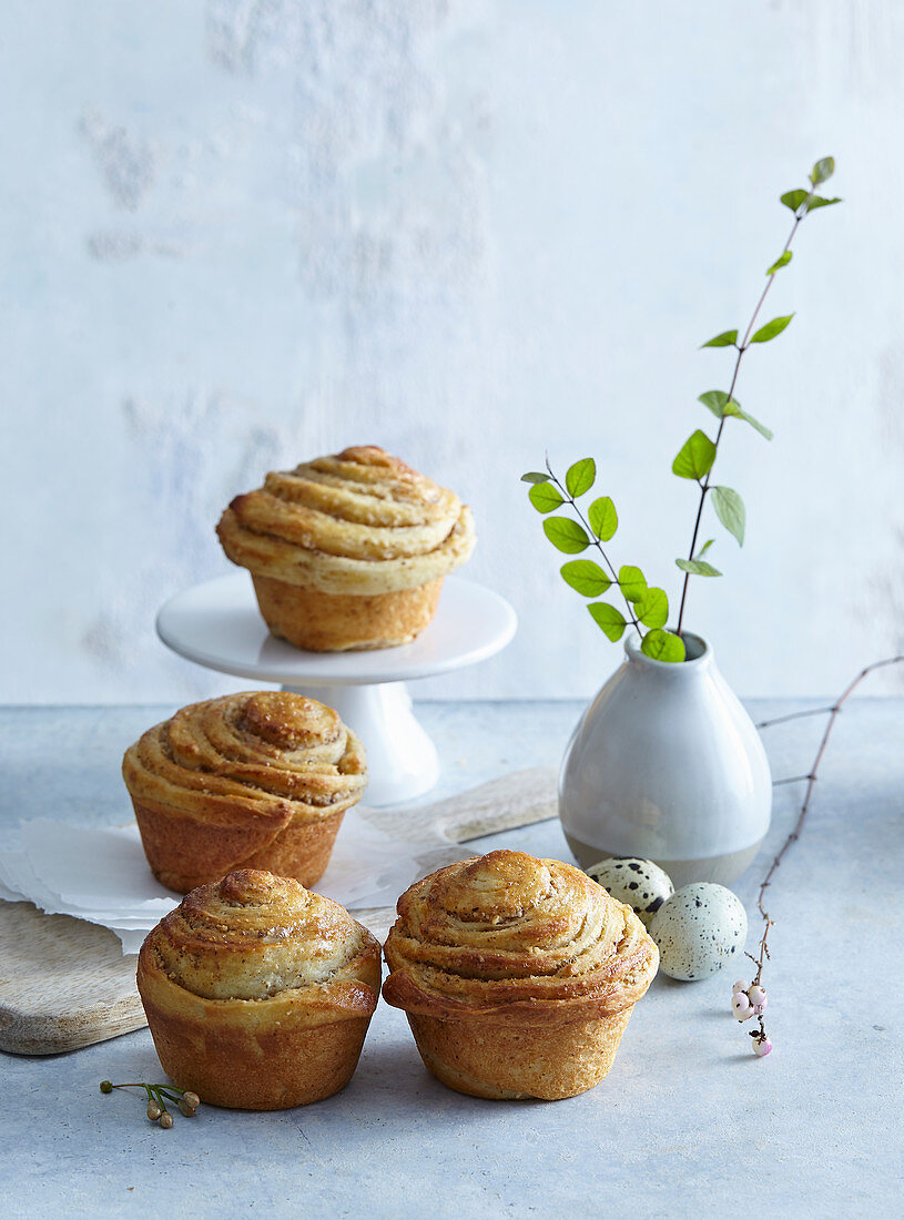 Yeast braided muffins with raisins