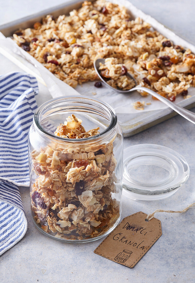 Selbstgemachtes Kokos-Granola