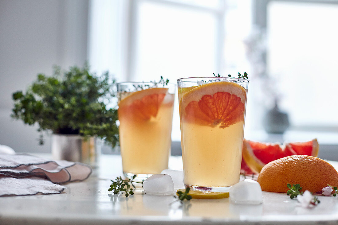 Lemonade with pink grapefruit and thyme
