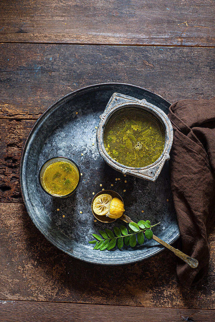 Zitronen-Rasam (Suppe aus Südindien)