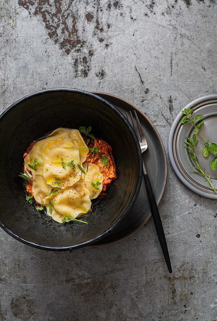 Ricotta-Ravioli mit Romesco-Sauce