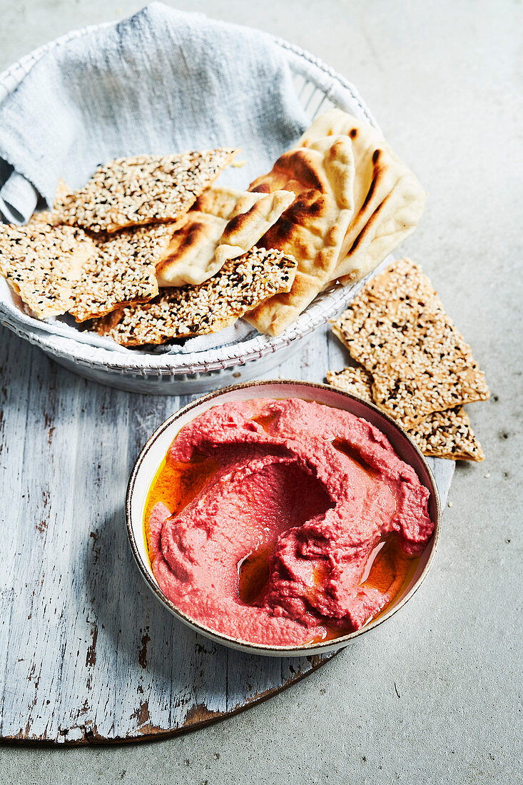 Beetroot hummus