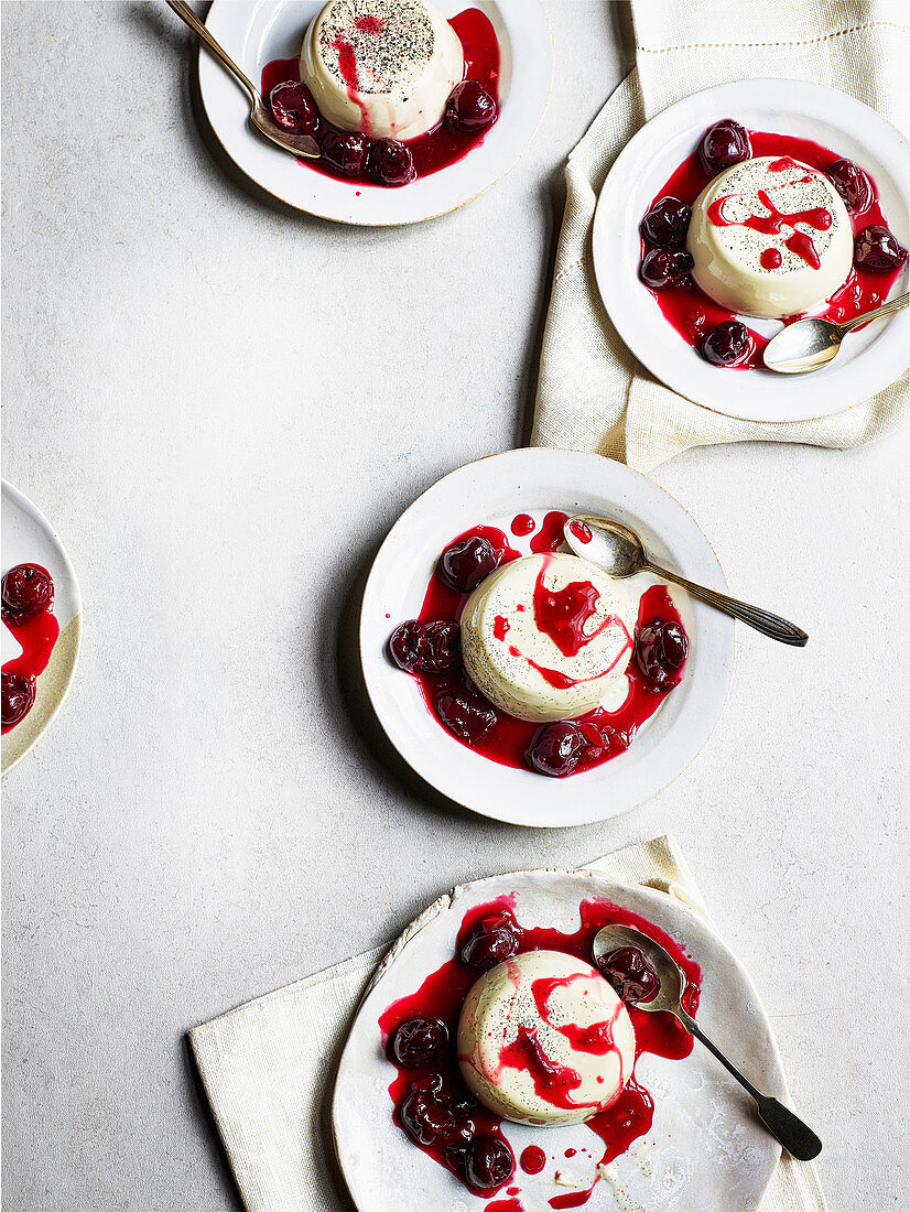 Panna Cotta mit Kirschen