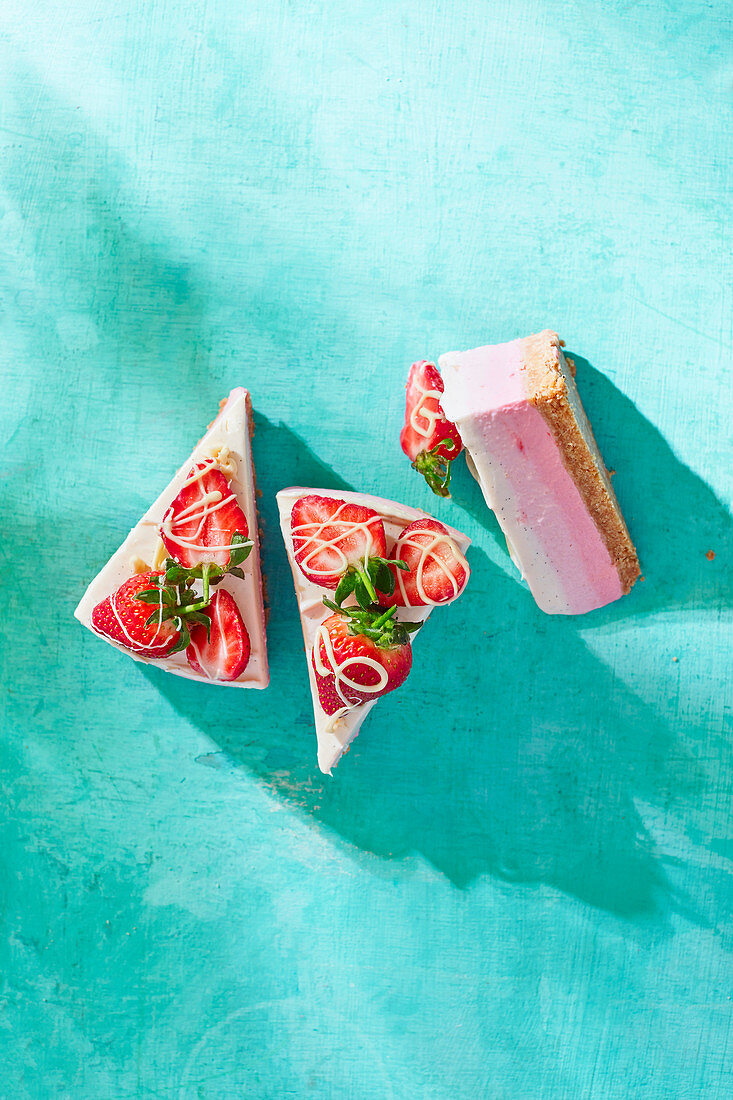 Triple-layered berry cheesecake
