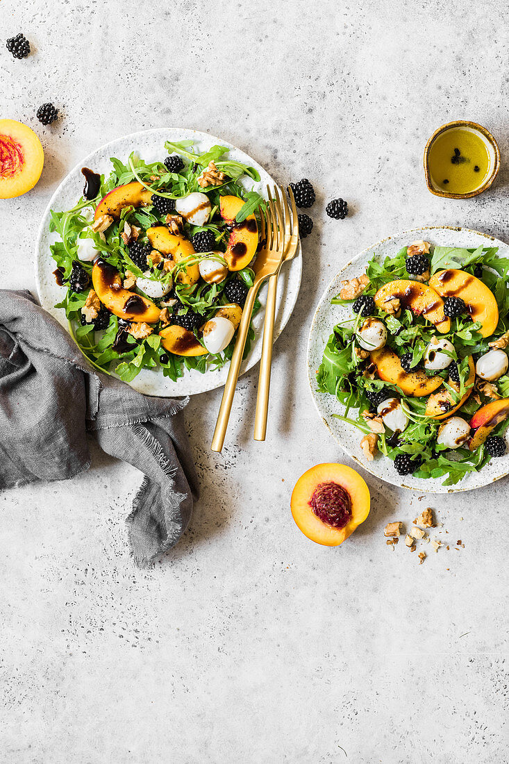 Rocket, mozzarella, nectarine, blackberry and walnut salad with honey