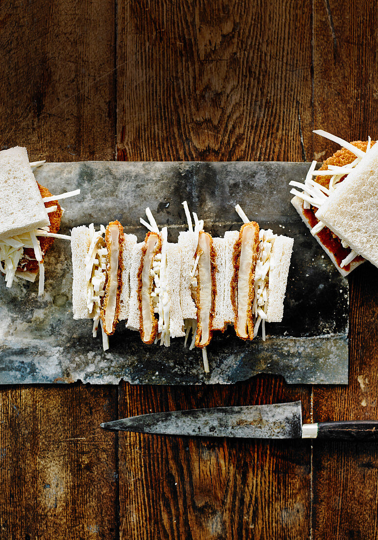Katsu Sando Sandwiches mit Knollensellerie