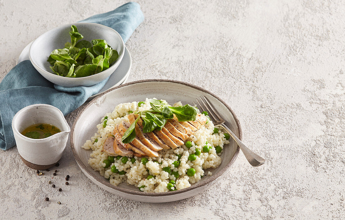 Pea risotto with chicken