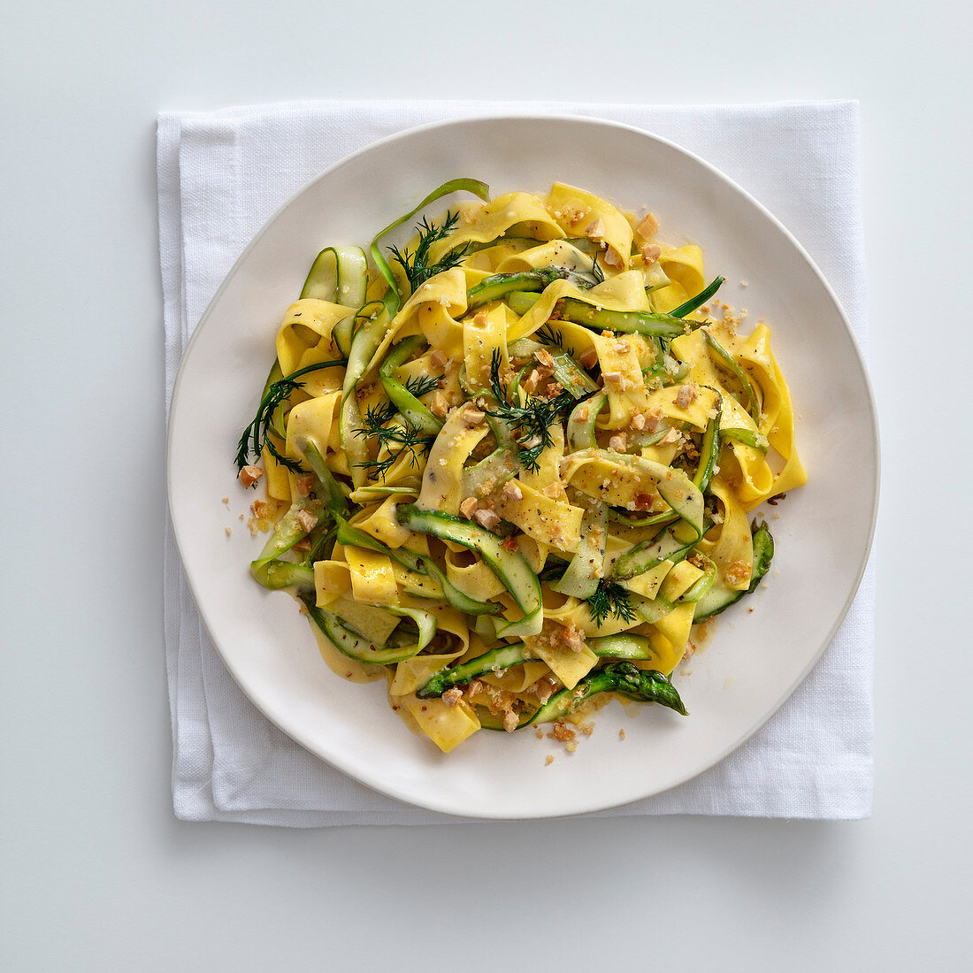 Pappardelle with green asparagus and almonds