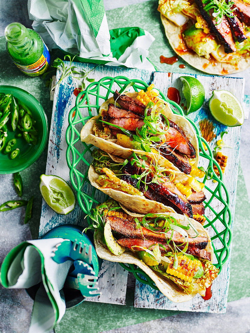 Soft Shell Tacos mit koreanischem Rindfleisch und Mais