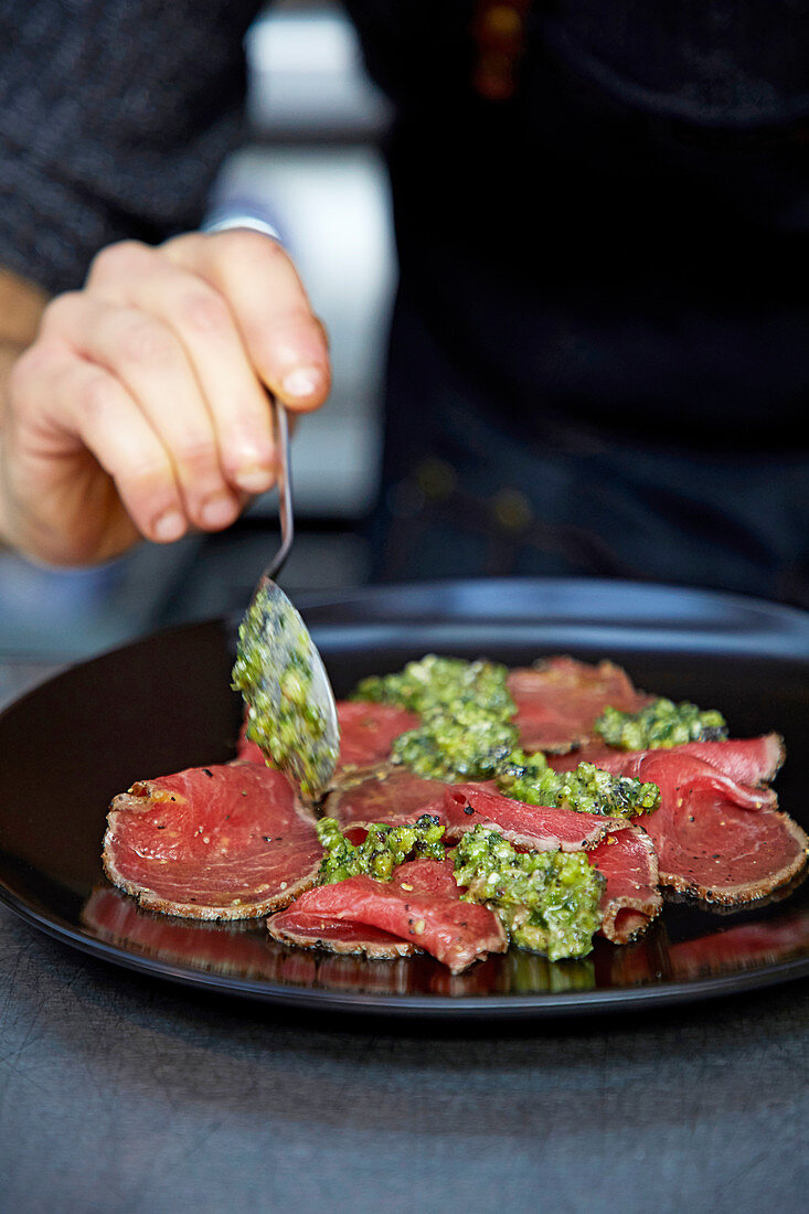 Rindercarpaccio mit Pesto