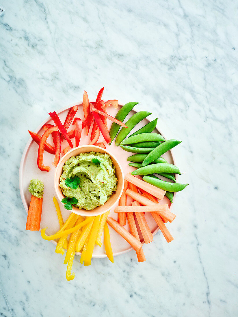 Health Avocado houmous and crudites