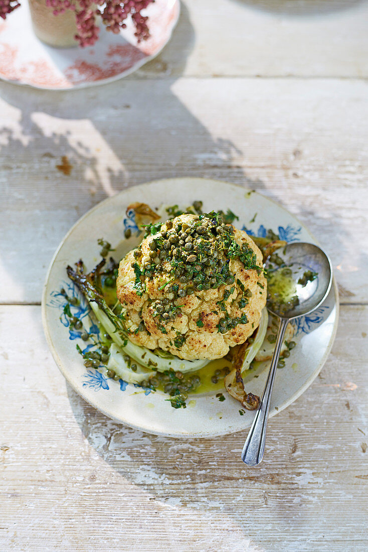 Gebratener Blumenkohl mit Kaperndressing