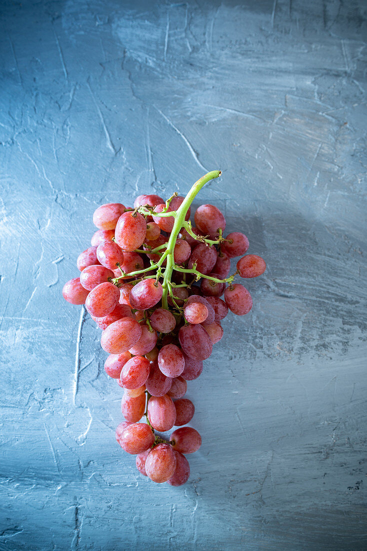 A bunch of rosé grapes