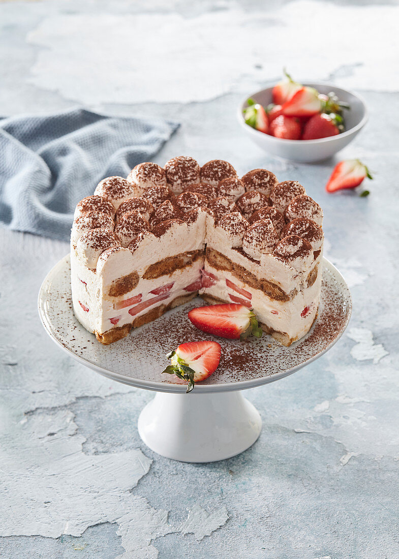 Tiramisu cake with strawberries