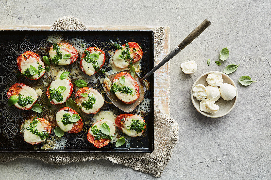 Baked tomatoes with mozzarella and basil