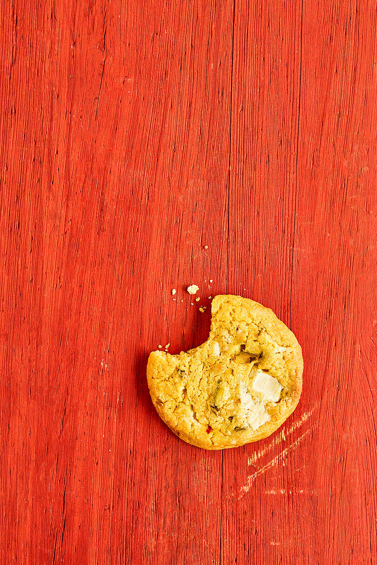 Saffron, pistachio and white chocolate cookies