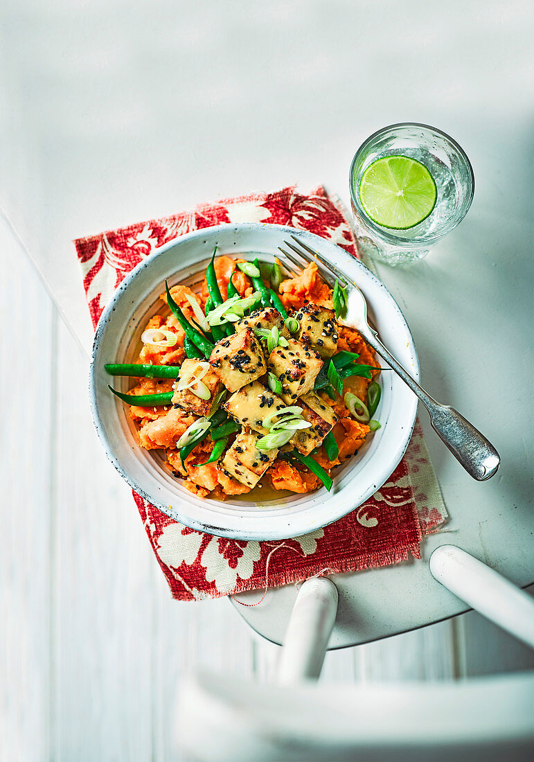 Gebratener Miso-Tofu mit Süsskartoffeln