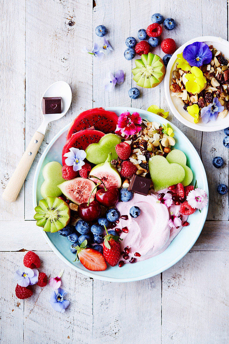 Vegan crunch bowl with berry coconut yoghurt