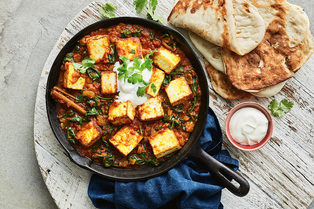 Paneer-Hähnchen-Eintopf mit Spinat und Tofu