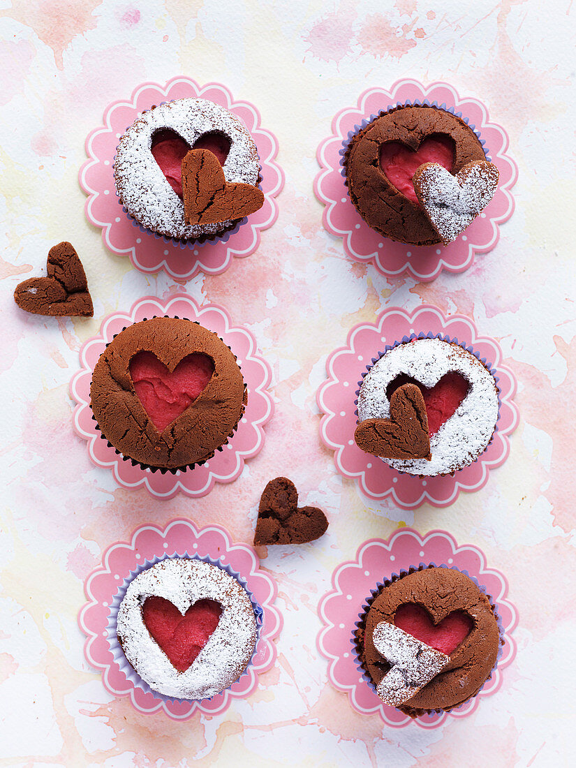 Schokoladencupcakes mit Herzen