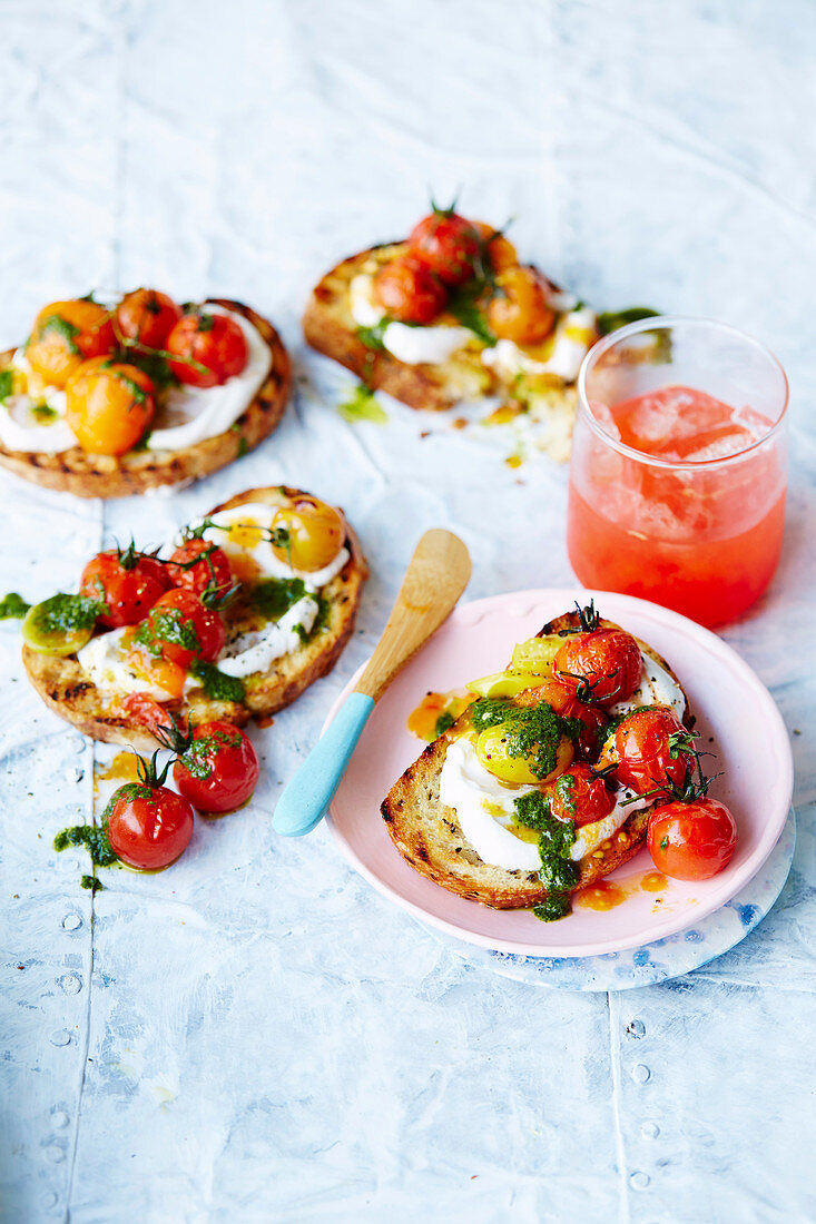 Vegane Bruschetta mit Rösttomaten