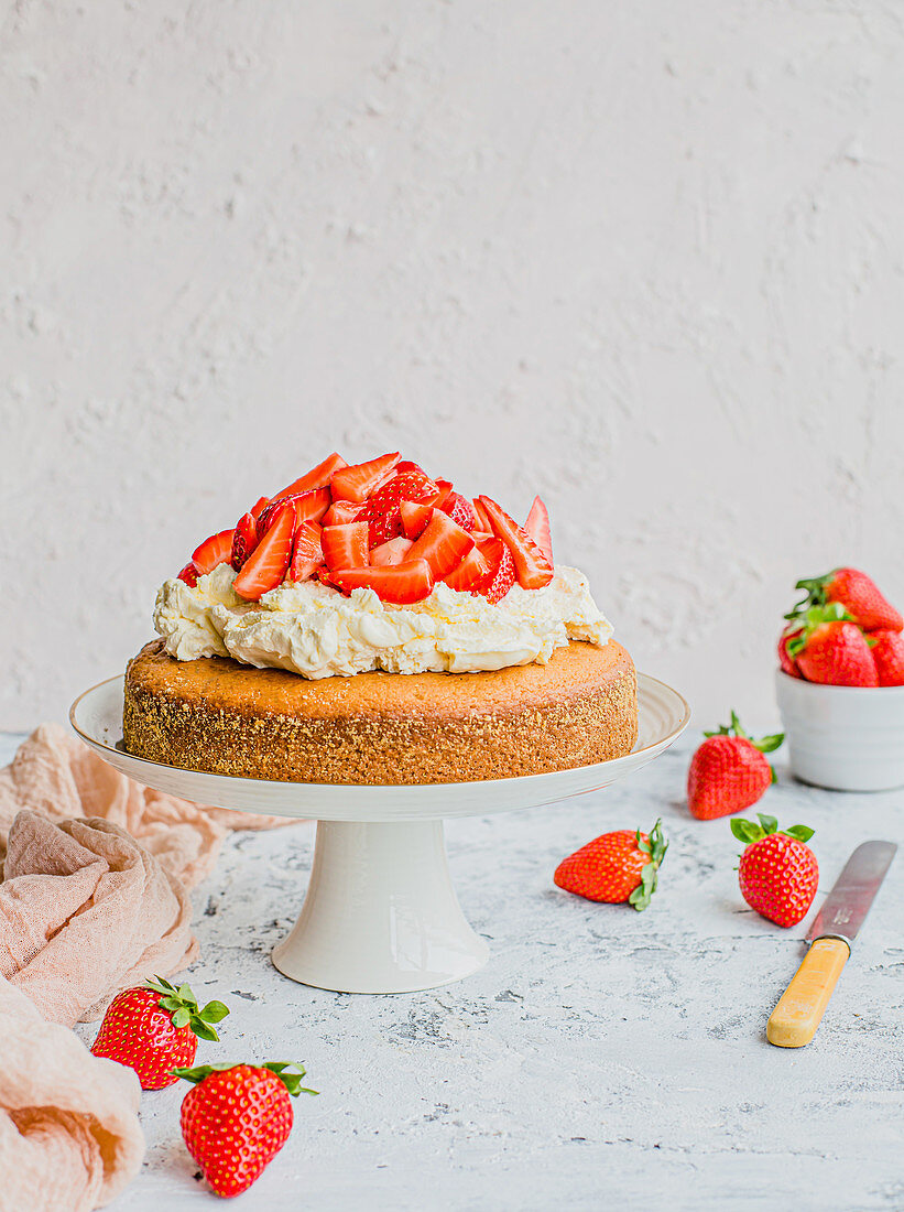 Yoghurt cake with cream and strawberries