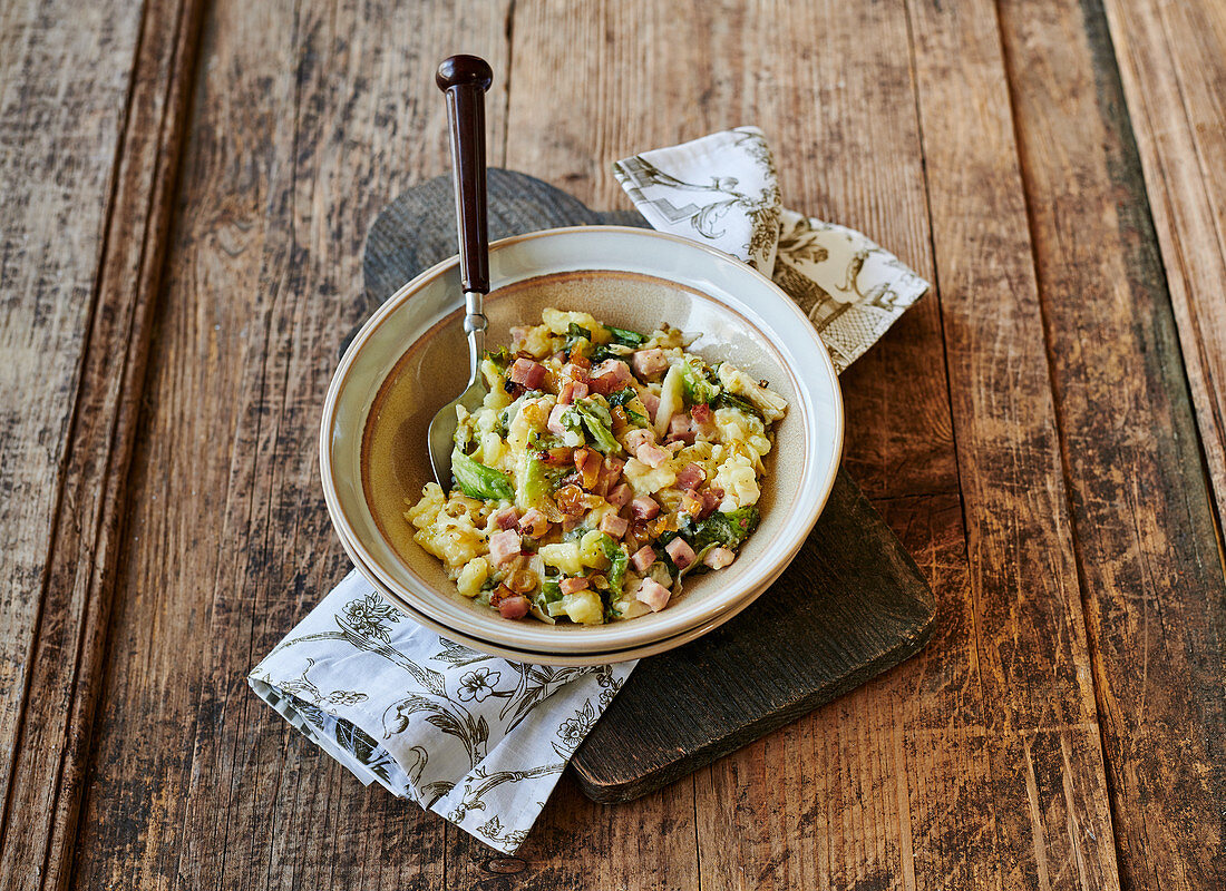 Endive and potato salad with ham