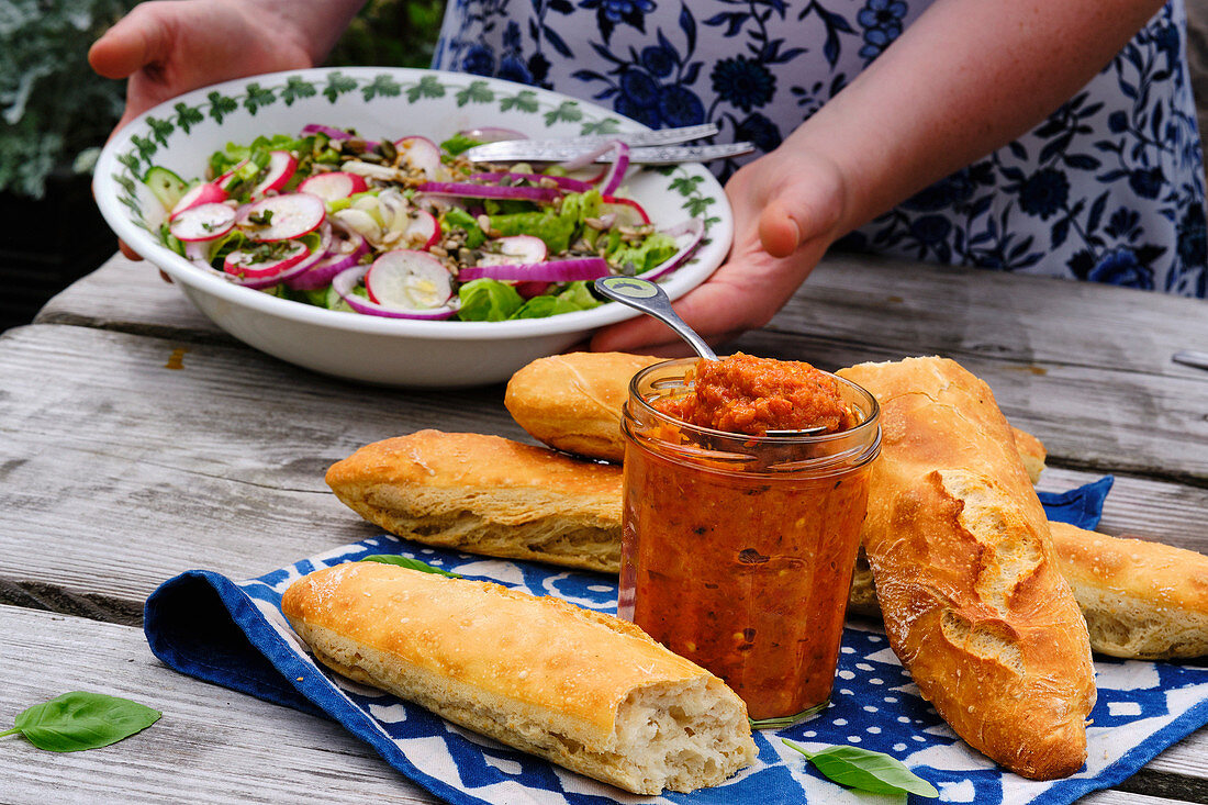 Knetfreie Baguettes mit Ajvar