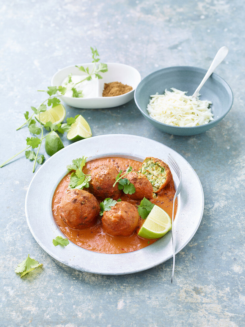 Zucchini-Kofta in Currysauce