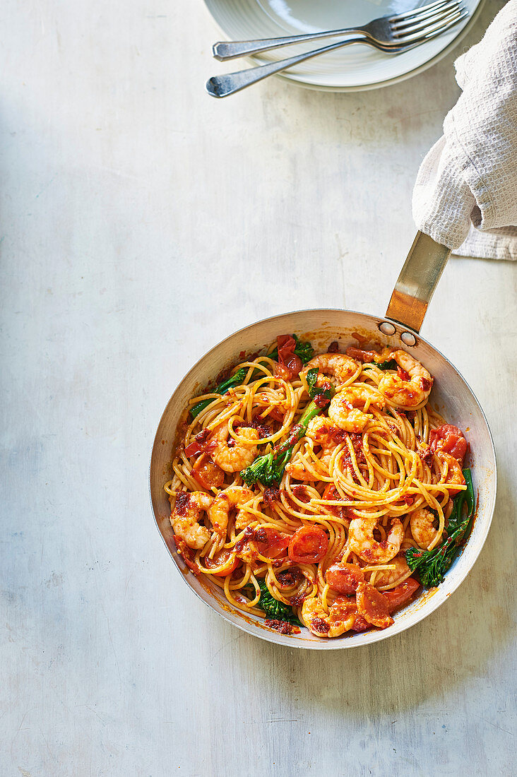 Spaghetti mit Garnelen und Harissa