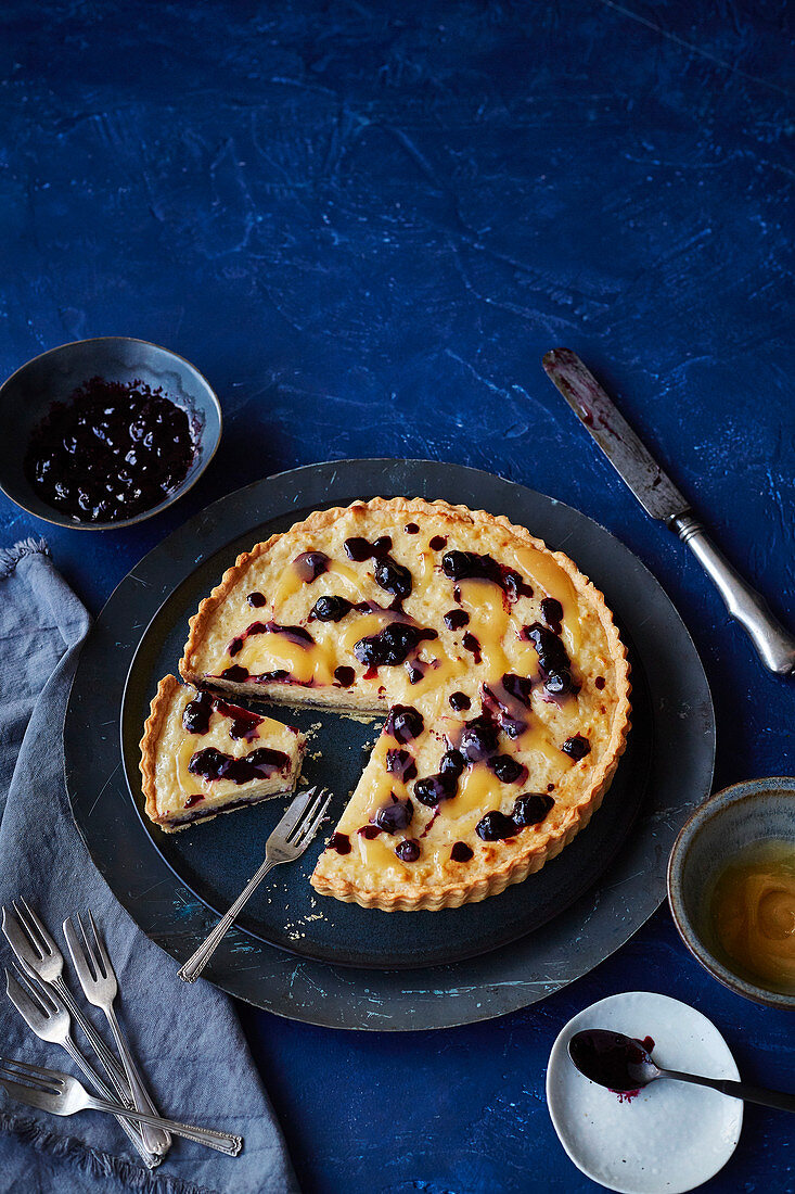 Zitronen-Milchreis-Tarte mit Blaubeeren