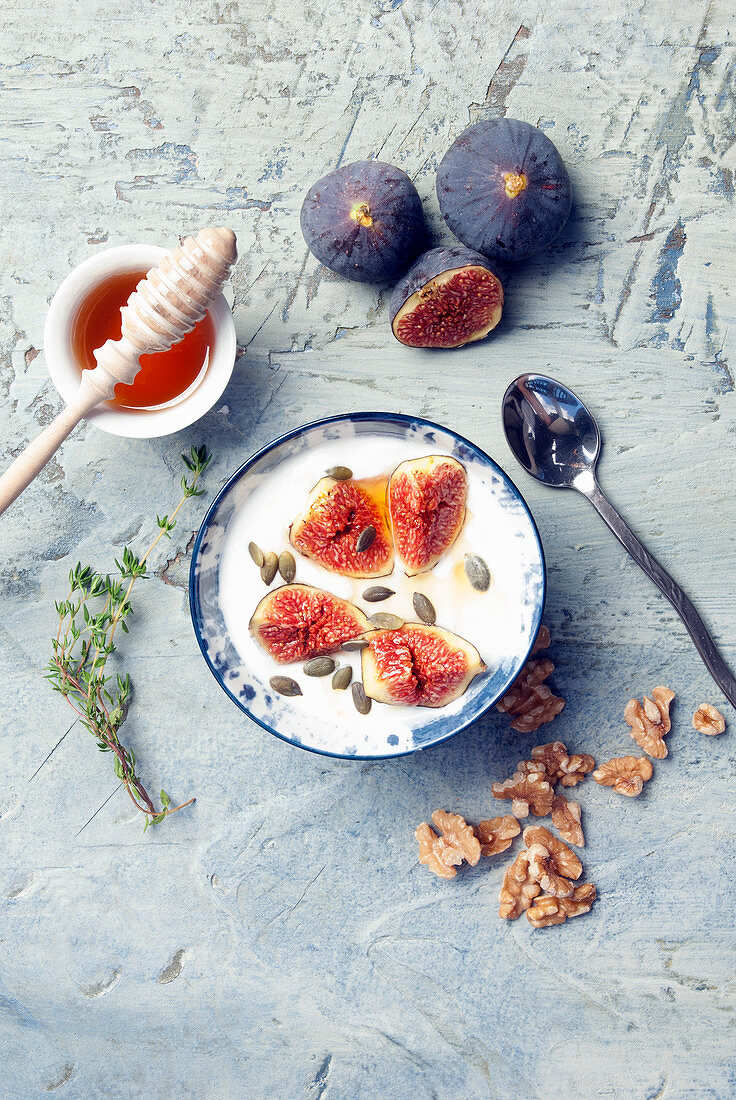 Fresh Greek yoghurt with figs and honey