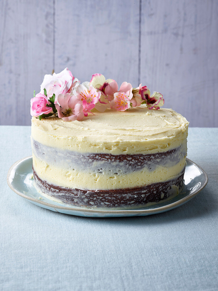 Chocolate and vanilla flower cake