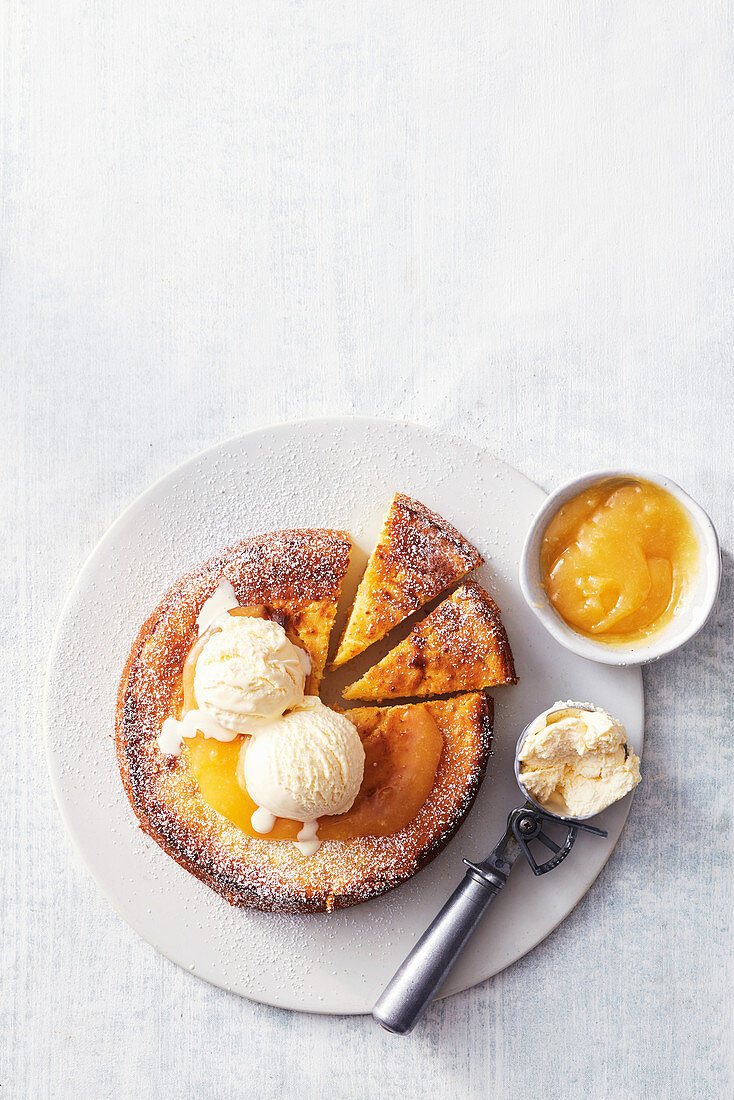 Zitronen-Ricotta-Kuchen mit Eiscreme