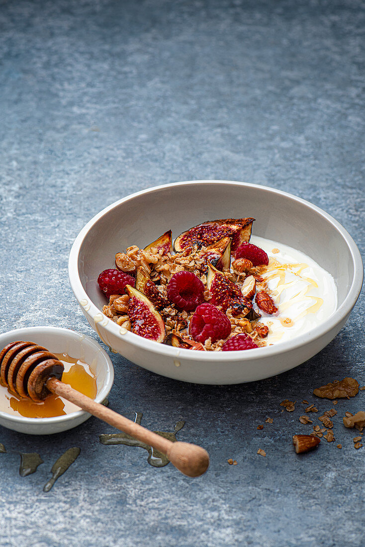 Roasted figs with honey, cinnamon, yogurt, fresh rasberries and toasted nuts and oats