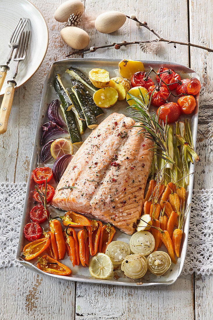 Baked salmon with vegetables