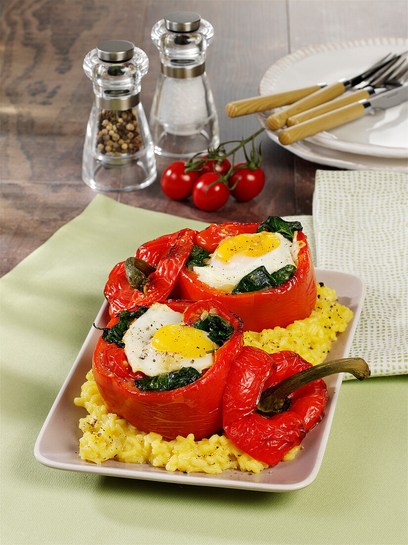 Stuffed peppers with egg and spinach