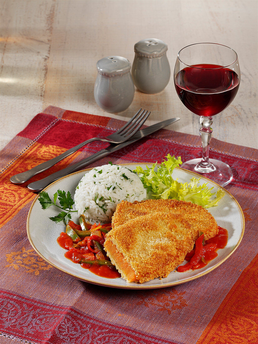 Süßkartoffel-Balkanschnitzel mit Tomaten-Ajvar-Sauce