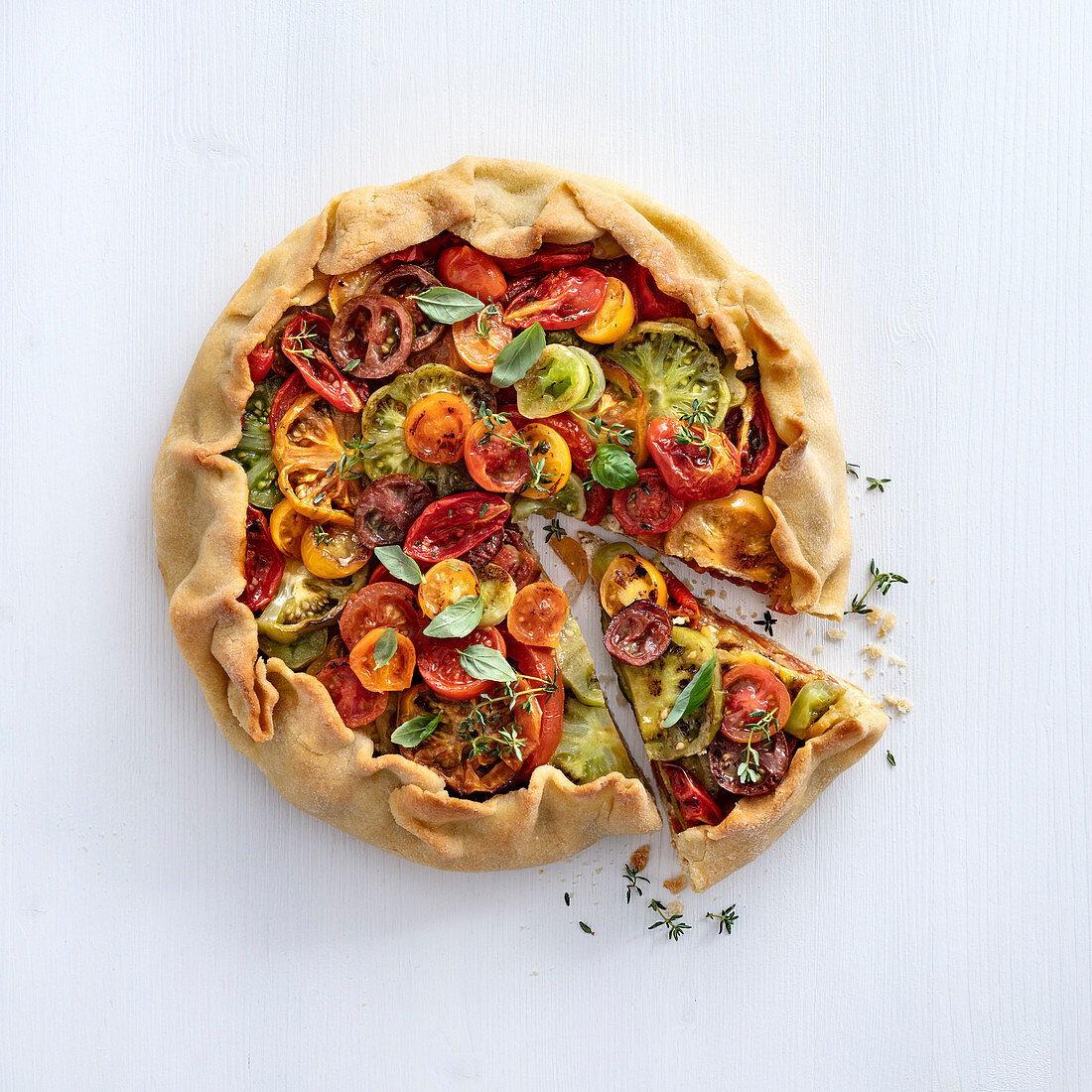 Colourful tomato tart with herb cream cheese