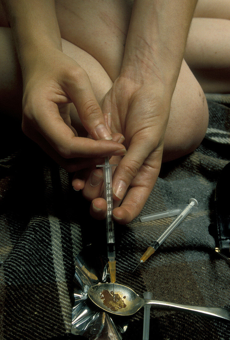 Preparing heroin for injection