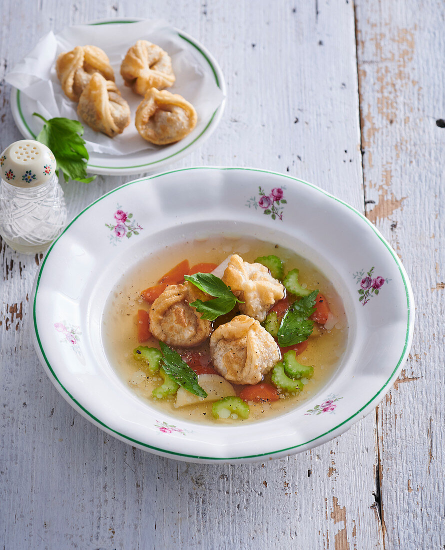 Vegetable broth with crunchy liver gnocchi