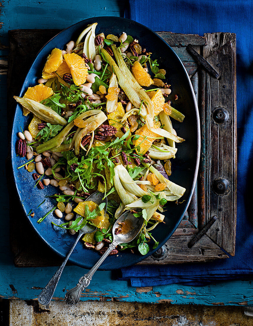 Orangen-Fenchel-Salat mit Pecannüssen und Bohnen