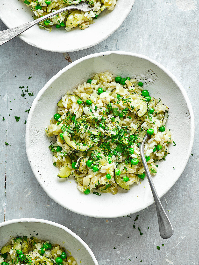 Veganes Risotto mit grünem Gemüse