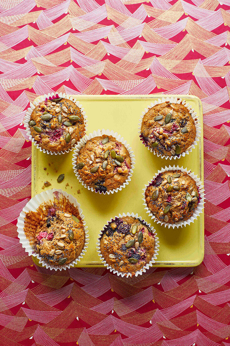 Kernige Frühstücks-Muffins mit Früchten