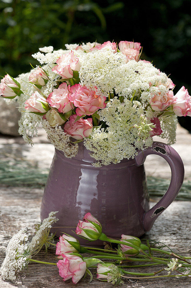 Bouquet of roses and Queen Anne's lace