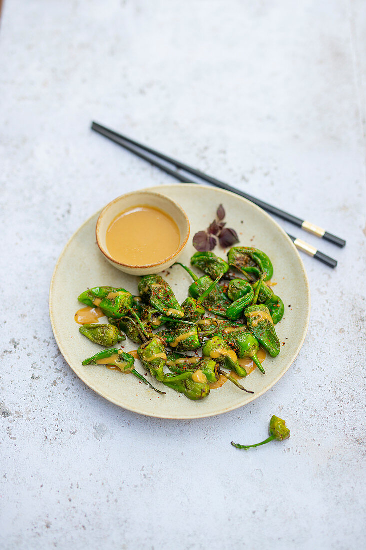 Snack peppers with dip sauce (Asia)