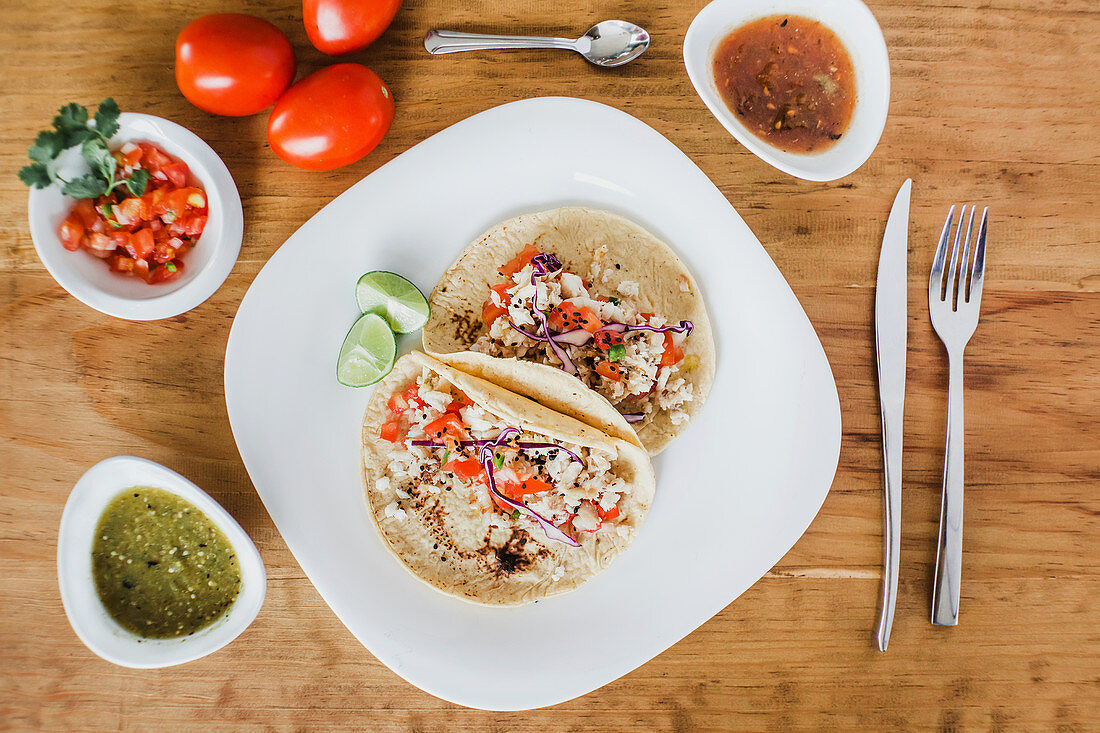 Tacos mit Gemüsefüllung und Limetten (Mexiko)