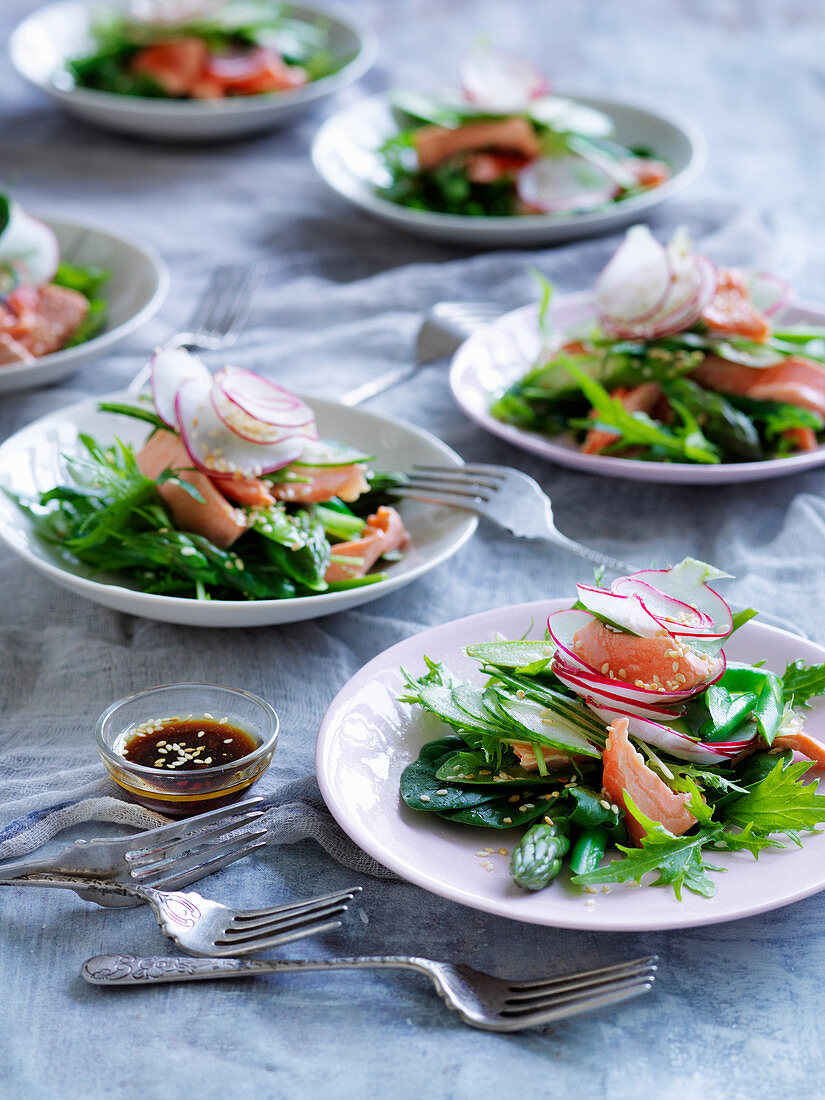 Pochierte Meerforelle mit japanischem Dressing